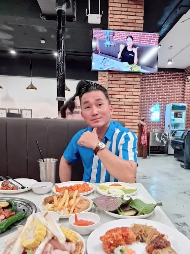 Thực khách thưởng thức buffet tại Kpamine