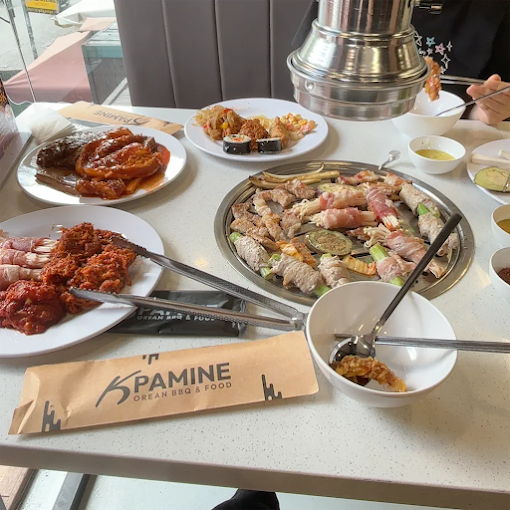 Bàn nướng đầy ắp thịt tươi tại Kpamine